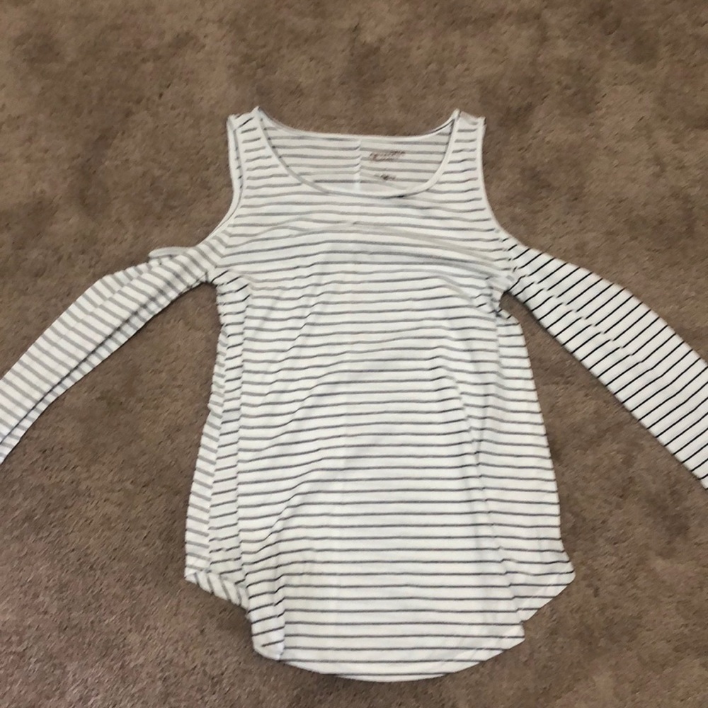 Log-sleeved tee